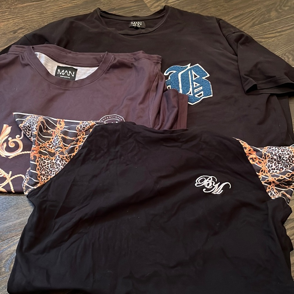 BoohooMAN LOT OF TEES SIZE LARGE